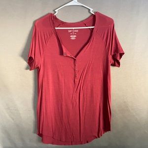 Medium American Eagle Soft and a sexy T.